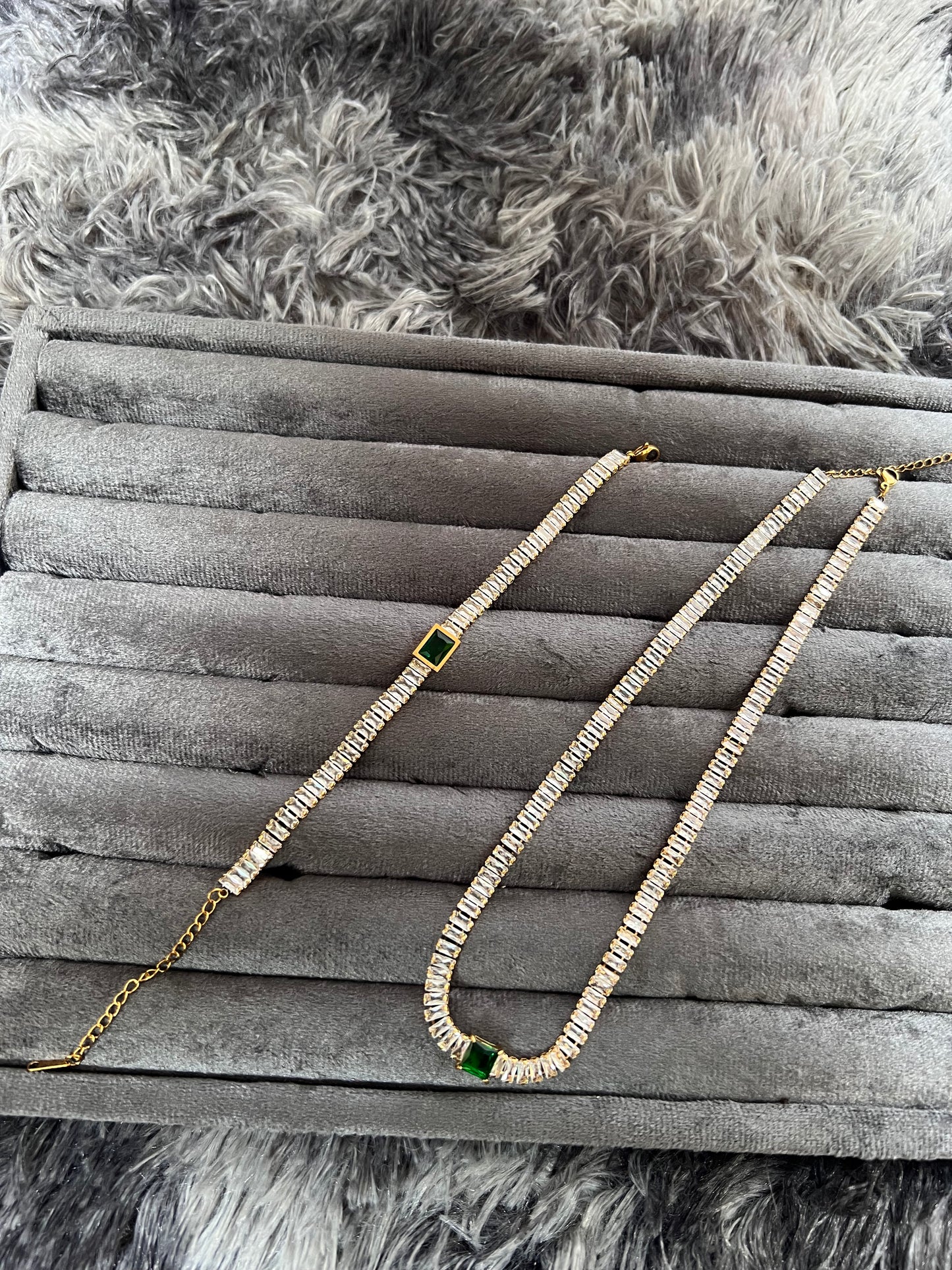 Green & white tennis zircon set