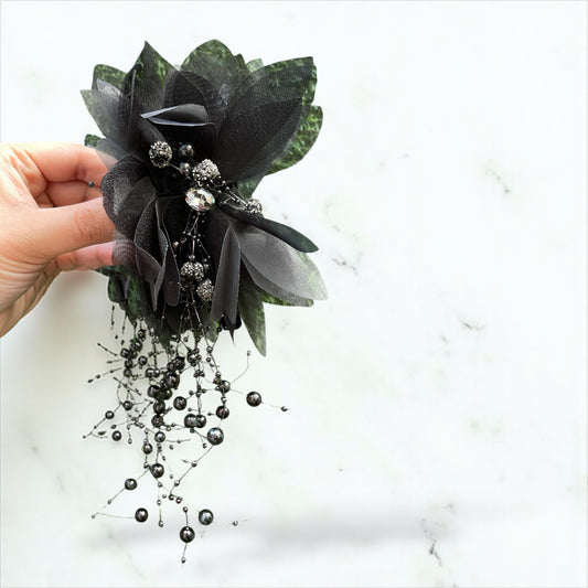 Black hanging catcher