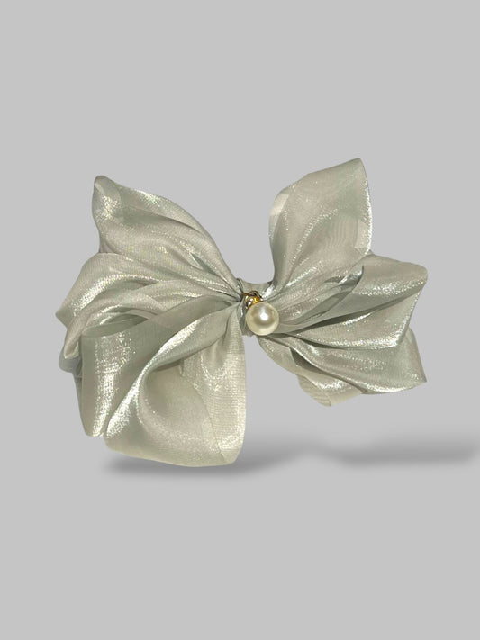 pearl bow pin
