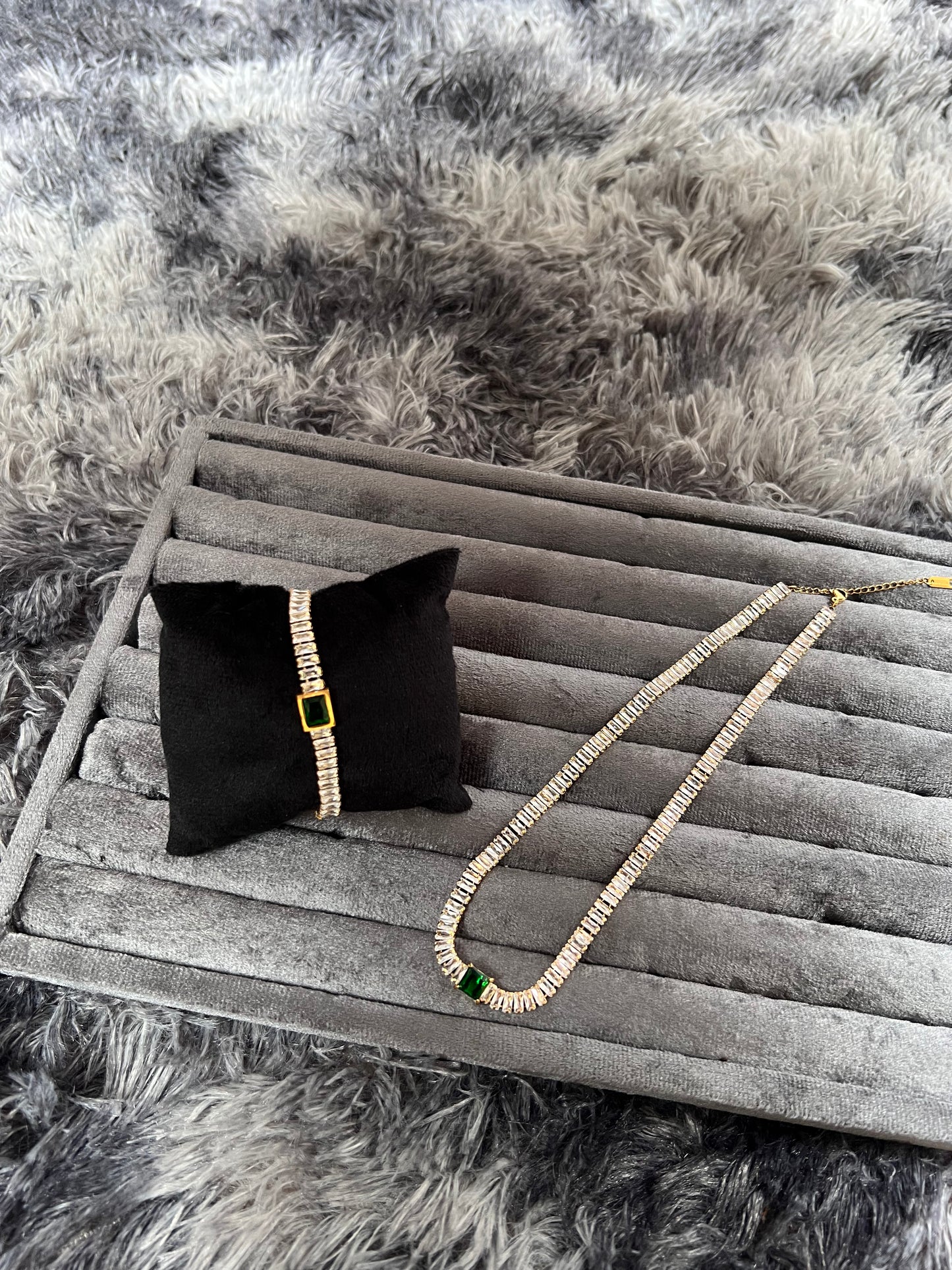 Green & white tennis zircon set