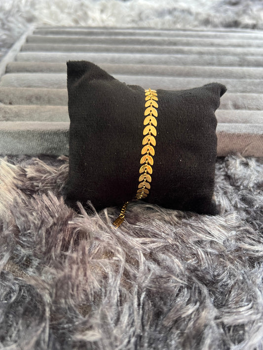 Traditional leaf design brackets