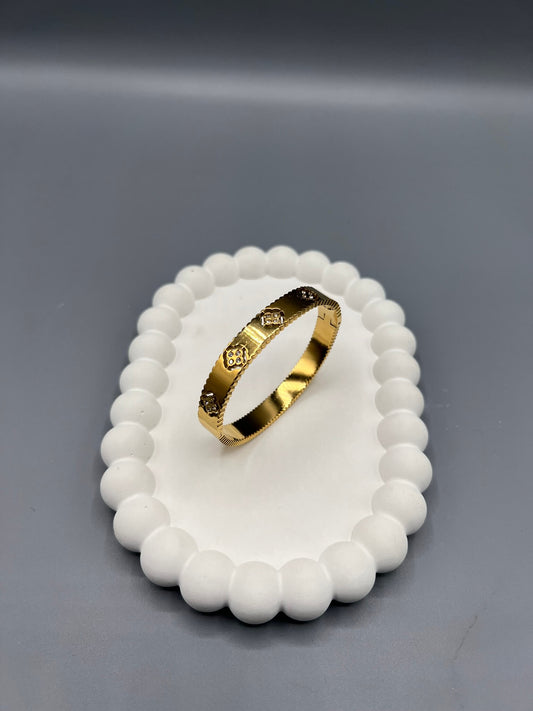 This is an Eva Clover Bangle Bracelet.